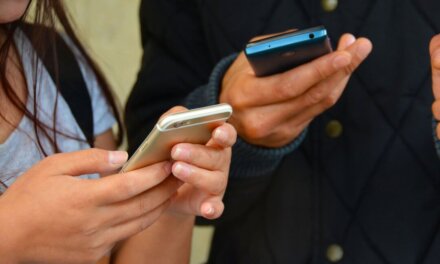 Phubbing – a mobil árnyékában élve