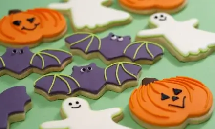 Szellemes kekszek Halloweenra gluténmentes és búzás változatban