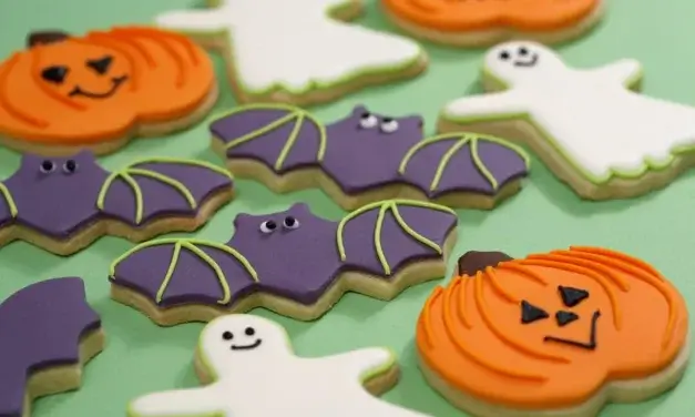 Szellemes kekszek Halloweenra gluténmentes és búzás változatban