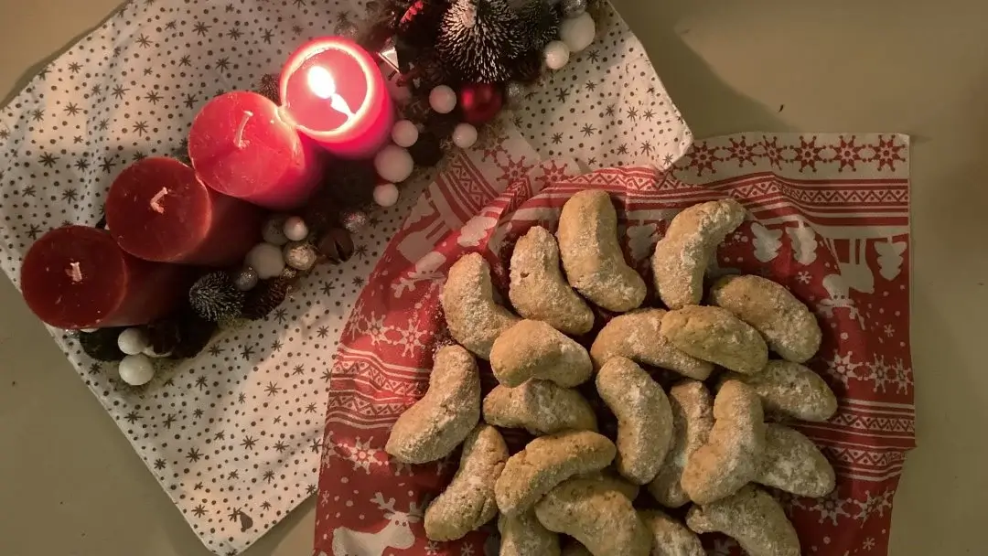 Adventi illatok: A gluténmentes diós-vaníliás hókifli minden morzsája finom