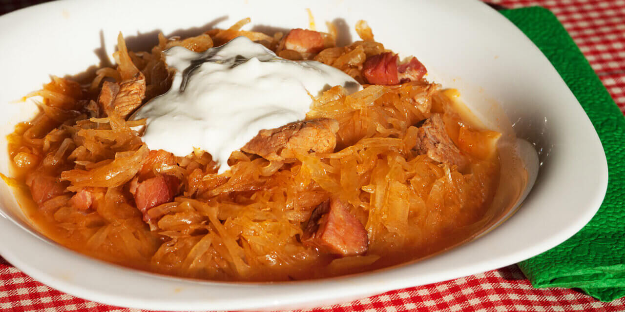 A székelykáposztában nálunk van fűszerpaprika
